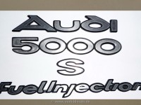 Audi5000 0168  Schriftzüge mit Folie neu "verchromt" (vorher)